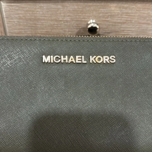 Michael Kors Jet Set Travel Large Saffiano Leather Wallet - Picture 4 of 4